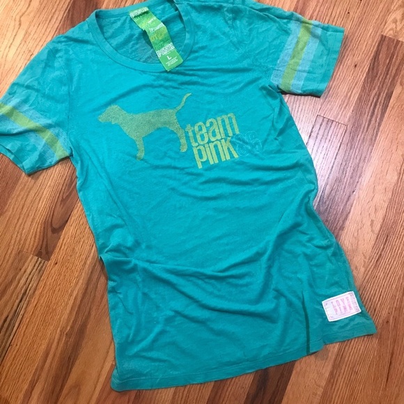 PINK Victoria's Secret Tops - 🍭VINTAGE Victoria’s Secret Tee